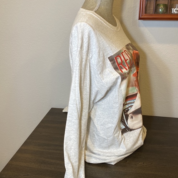 Taylor Swift Taylor’s Version Red Album Cover Heather Gray T-Shirt - Picture 5 of 8